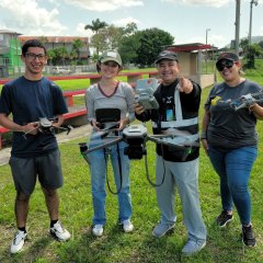 Photo of students and a faculty member from University of Puerto Rico at Mayagüez, College of Mechanical Engineering holding drones.