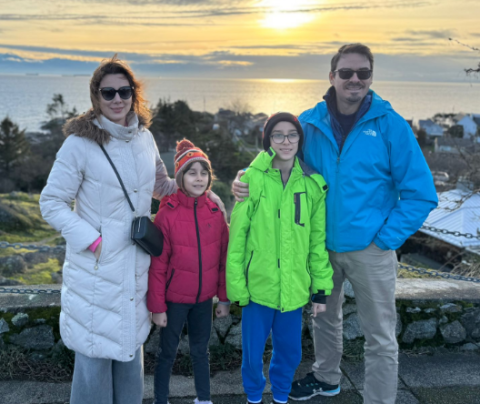 Photo of Gözde Şenel-Ayaz and her family